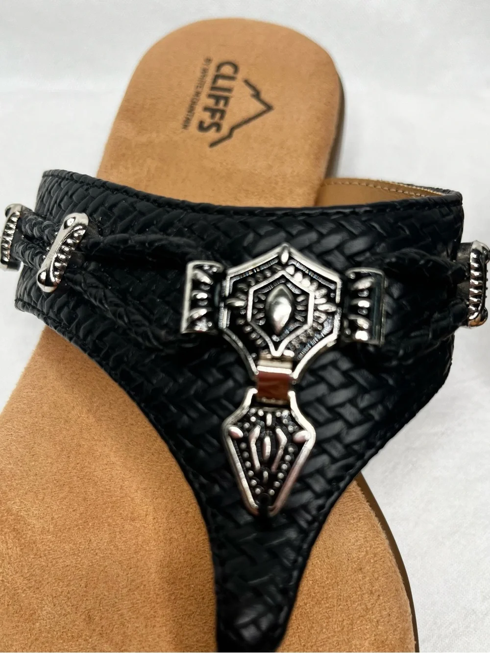 NWOB Cliffs by White Mountain Bailee Black Woven Thong Sandals Size 8M